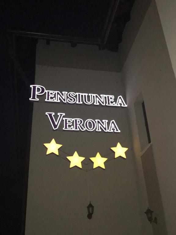 Pensiunea Verona Cluj Aeroport クルージュ＝ナポカ エクステリア 写真